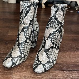 Aldo Snakeskin chunky heel booties Size 10 EUC